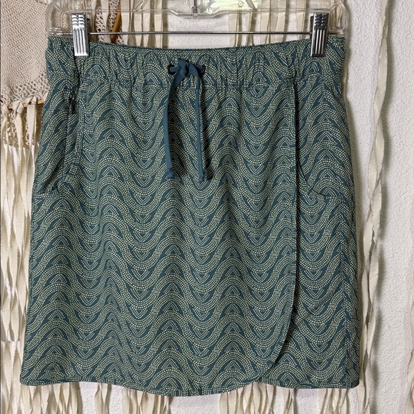 Patagonia Fleetwith Skort in Teal Print size XS - Picture 2 of 16